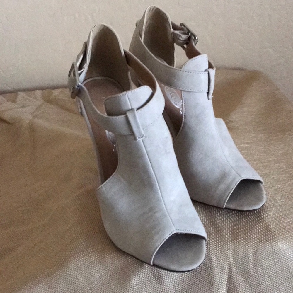 ❤️Rue 21 size 6 heels❤️